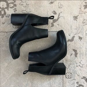 Steve Madden Black Ankle Boots - Size 7